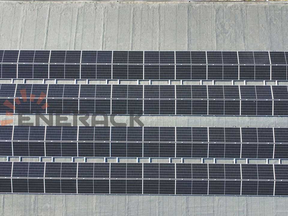 200KW Ballasted-ULT East-West integrált hátsó lábrendszer Romániában