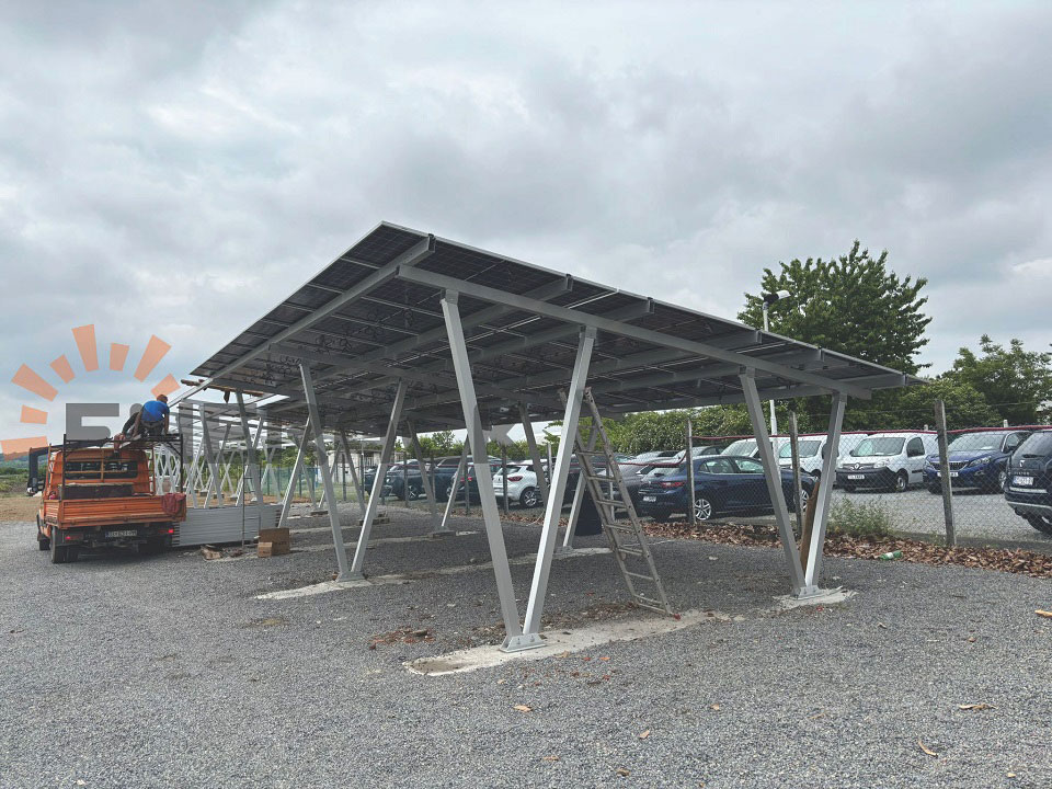 85KW-os vízálló napelemes autóbeálló-szerelő rendszer Horvátországban