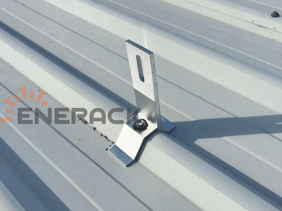 5MW D32 152 mm-es L lábak trapézlemezhez Srí Lankán